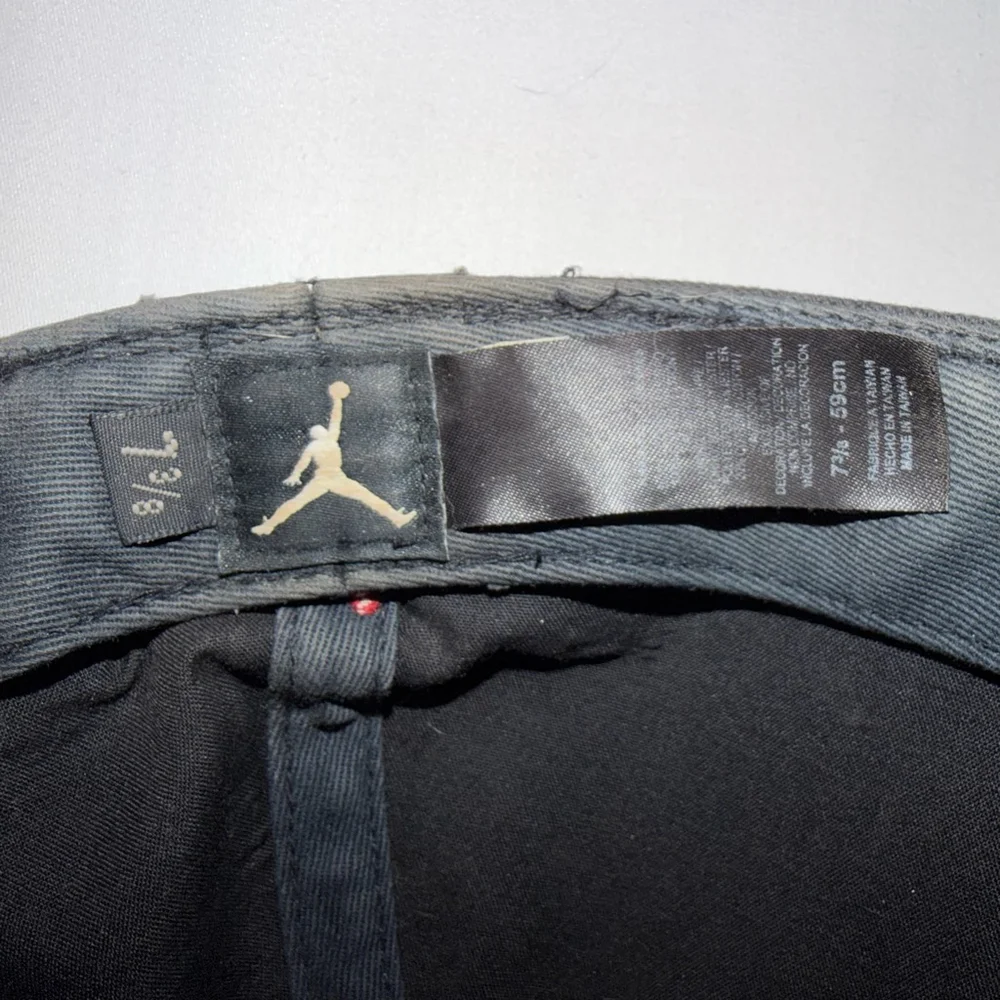 Nike Air Jordan Vintage Fitted Hat 7 3/8 Black Red Metal Jumpman Cap Bred Retro